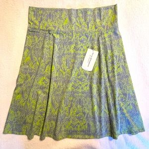 NWT women’s Royal Robbins Essential Henna Skirt Lime Zest Sz Large Zip Pocket